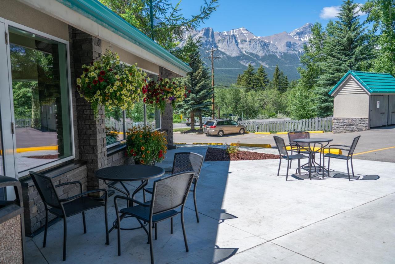 Pocaterra Inn & Waterslide Canmore Exterior foto